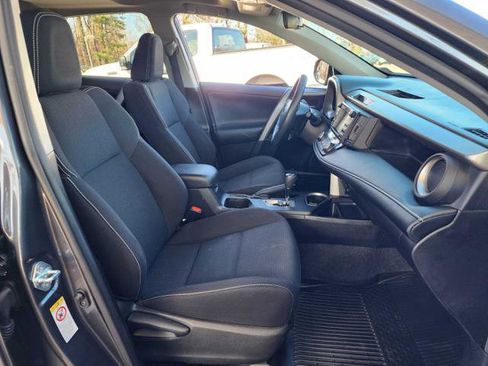 Used 2017 Toyota RAV4 XLE image 18