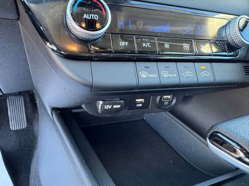 Used 2023 Hyundai Elantra SEL w/ Preferred Accessory Package image 31