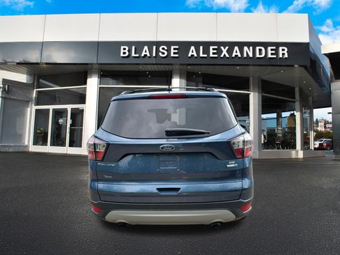 Used 2018 Ford Escape SE w/ SE Sync 3 Package AWD/4WD image 4