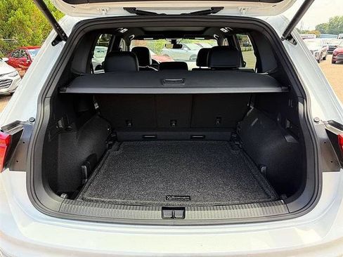 Used 2024 Volkswagen Tiguan SEL R-Line w/ MDO Package, Two-Row AWD/4WD image 10