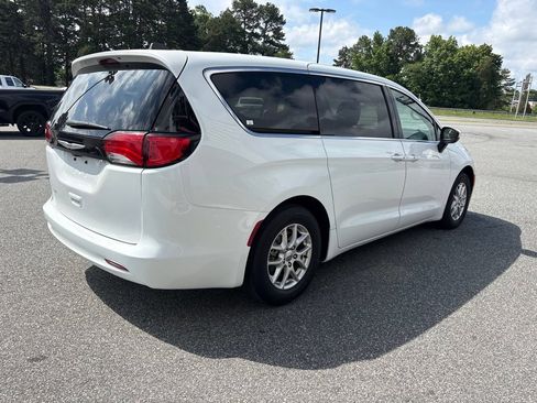 Used 2023 Chrysler Voyager LX FWD image 9