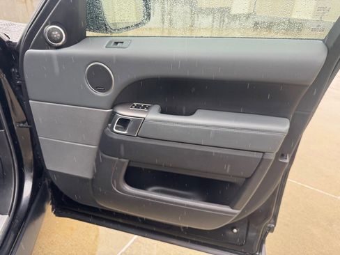 Used 2015 Land Rover Range Rover Sport SE image 26