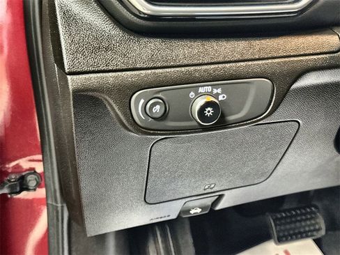 Used 2022 Chevrolet Bolt EUV LT w/ Comfort Package image 16