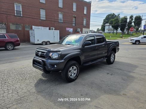 Used 2012 Toyota Tacoma 4x4 Double Cab w/ TRD Off-Road Pkg image 2