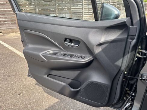 Used 2025 Nissan Versa SV FWD image 18