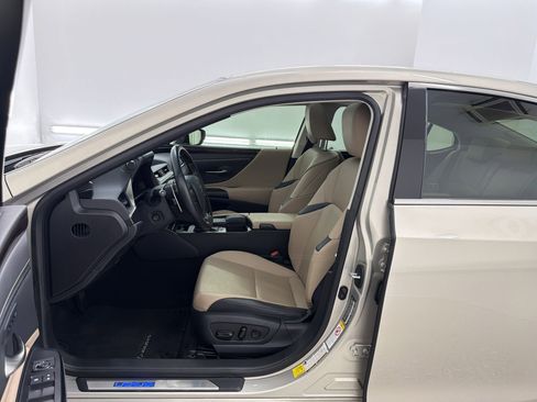 Used 2019 Lexus ES 300h w/ Premium Package FWD image 5