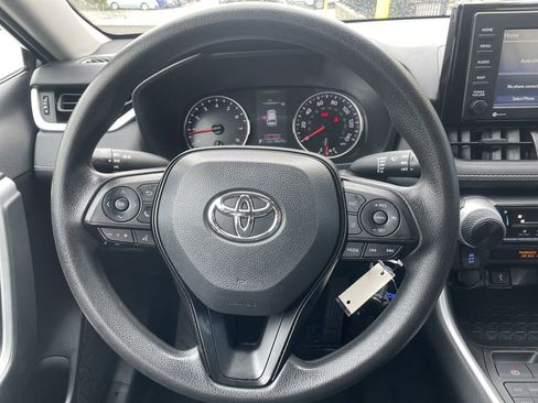 Used 2022 Toyota RAV4 LE AWD/4WD image 16