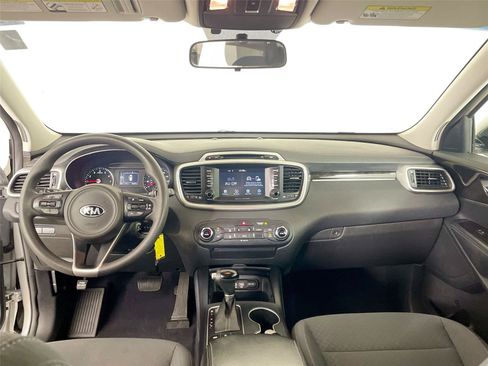 Used 2018 Kia Sorento AWD image 29