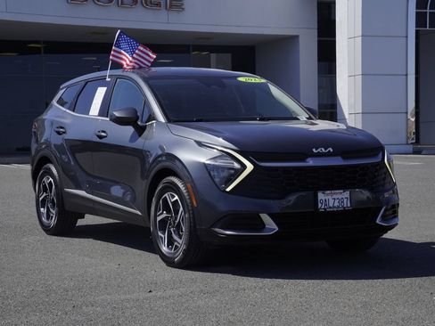 Used 2023 Kia Sportage LX FWD image 2