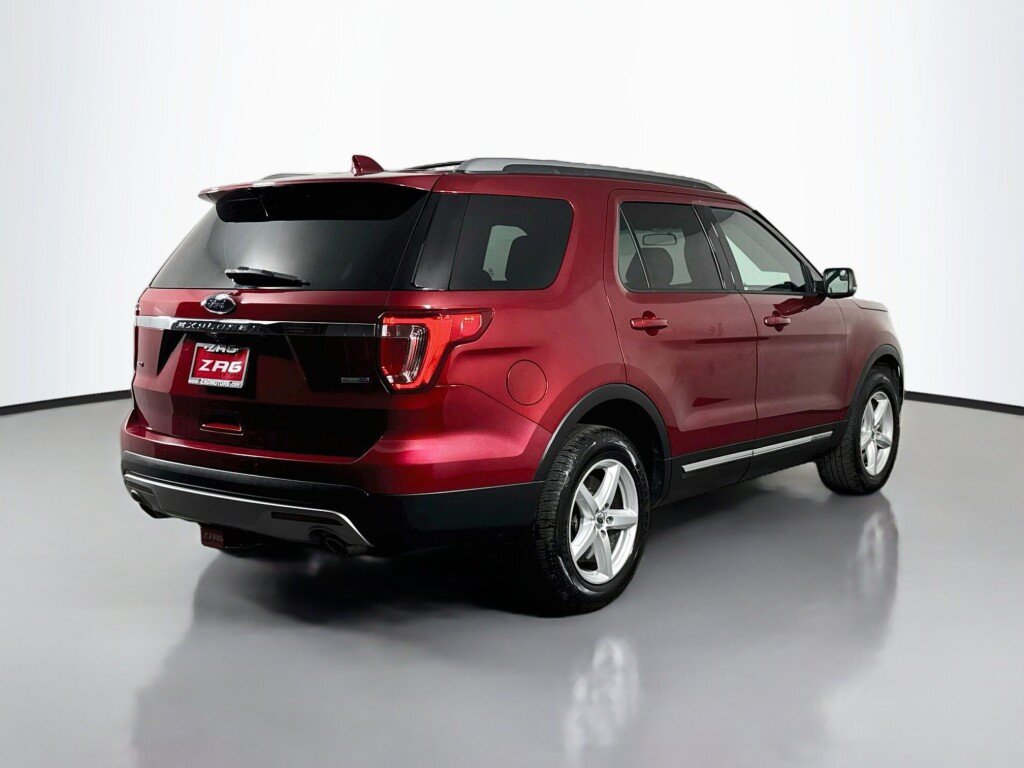 Used 2017 Ford Explorer XLT AWD/4WD image 5