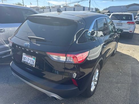 Used 2022 Ford Escape SE w/ Convenience Package FWD image 3