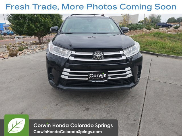Used 2017 Toyota Highlander LE AWD/4WD image 3