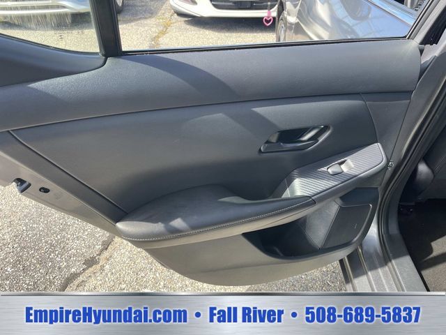 Used 2024 Nissan Sentra SV FWD image 16