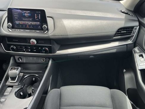 Used 2024 Nissan Rogue S FWD image 18