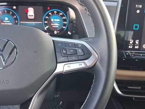 Certified 2024 Volkswagen Atlas Cross Sport SE FWD image 20