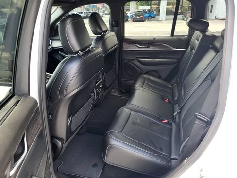 Used 2025 Jeep Grand Cherokee Limited w/ Luxury Tech Group II AWD/4WD image 14