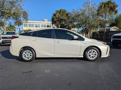Used 2019 Toyota Prius LE image 3
