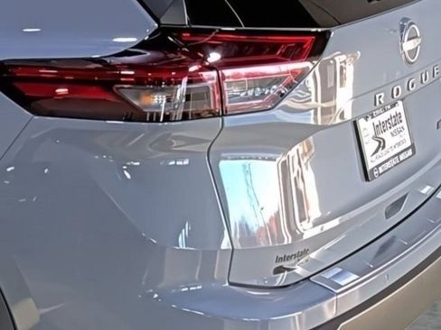 Used 2026 Nissan Rogue SV image 10