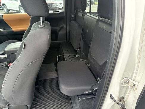 Used 2017 Toyota Tacoma SR5 AWD/4WD image 26