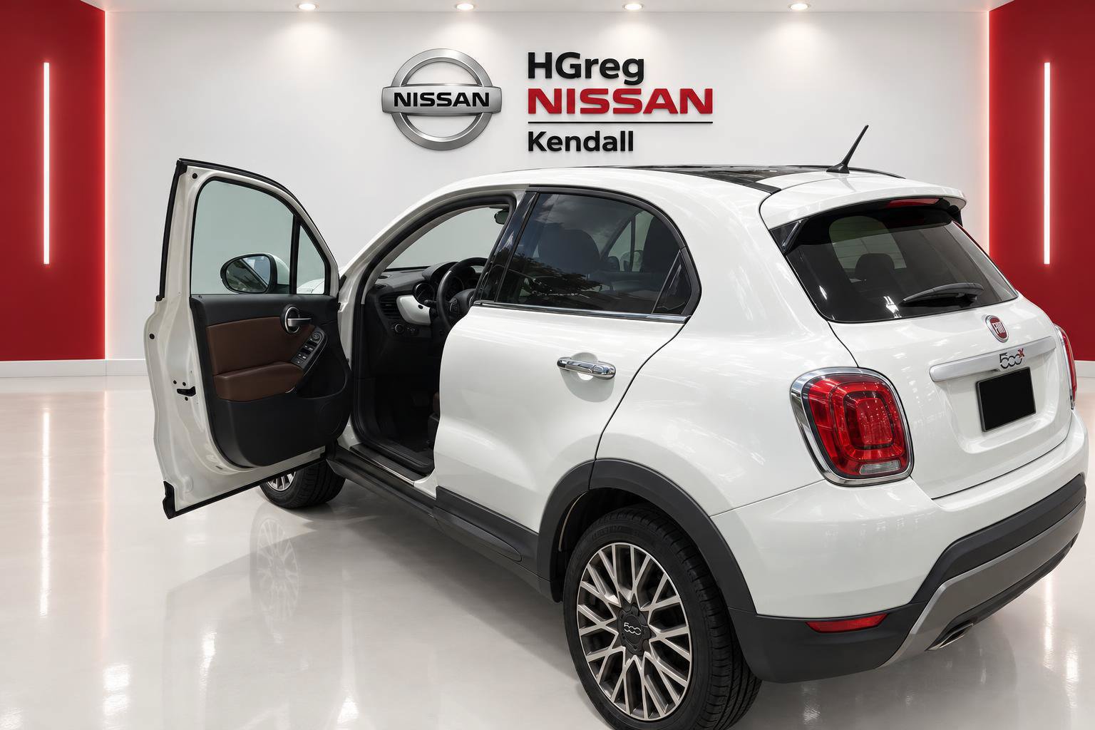 Used 2018 FIAT 500X Lounge w/ Lounge Premium Package (FWD) image 2
