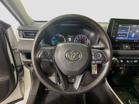 Used 2022 Toyota RAV4 LE image 13