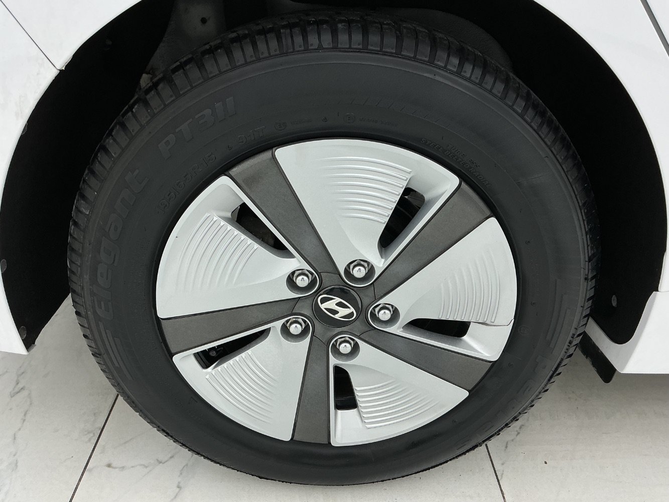 Used 2018 Hyundai Ioniq Blue FWD image 46