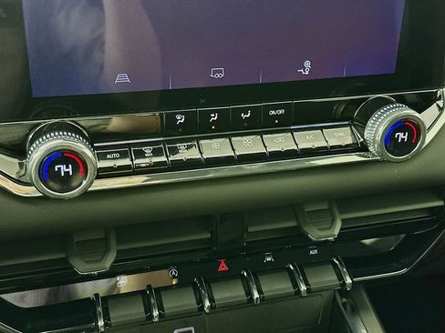 Used 2024 GMC Canyon Elevation w/ Convenience Package image 17