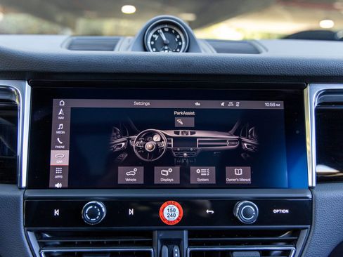 Certified 2025 Porsche Macan image 36