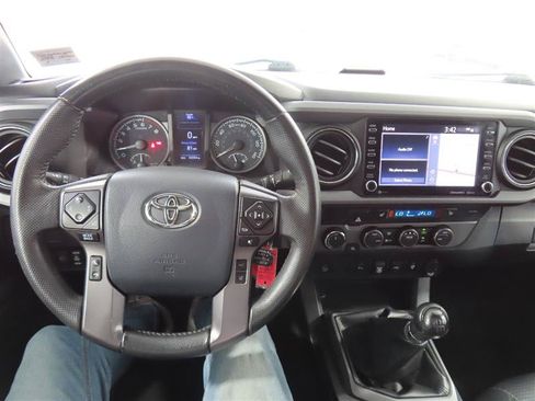 Used 2020 Toyota Tacoma TRD Off-Road w/ TRD Premium Off Road Package AWD/4WD image 21