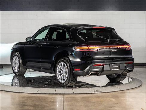 Certified 2026 Porsche Macan AWD/4WD image 3