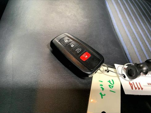 Used 2019 Toyota RAV4 XSE w/ Carpet Mat Package AWD/4WD image 19