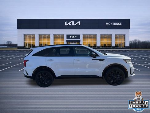 Used 2023 Kia Sorento SX image 4