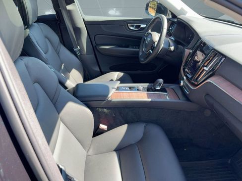 Certified 2023 Volvo XC60 B5 Plus image 30