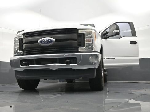 Used 2019 Ford F250 XL w/ Power Equipment Group AWD/4WD image 40