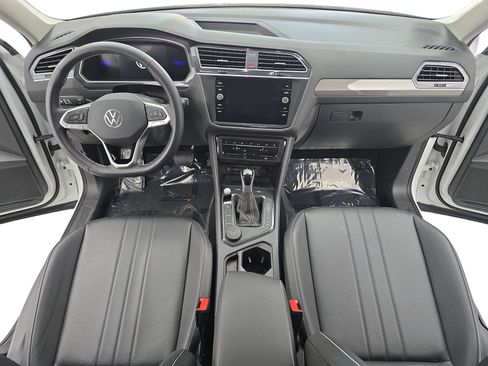 Certified 2023 Volkswagen Tiguan SE w/ Panoramic Sunroof Package AWD/4WD image 9