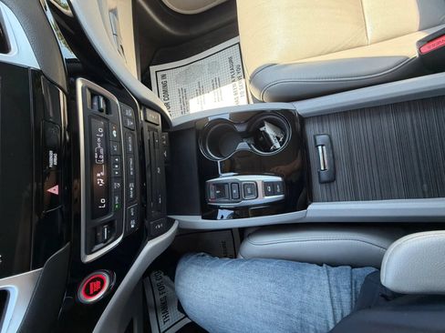 Used 2016 Honda Pilot Touring image 23