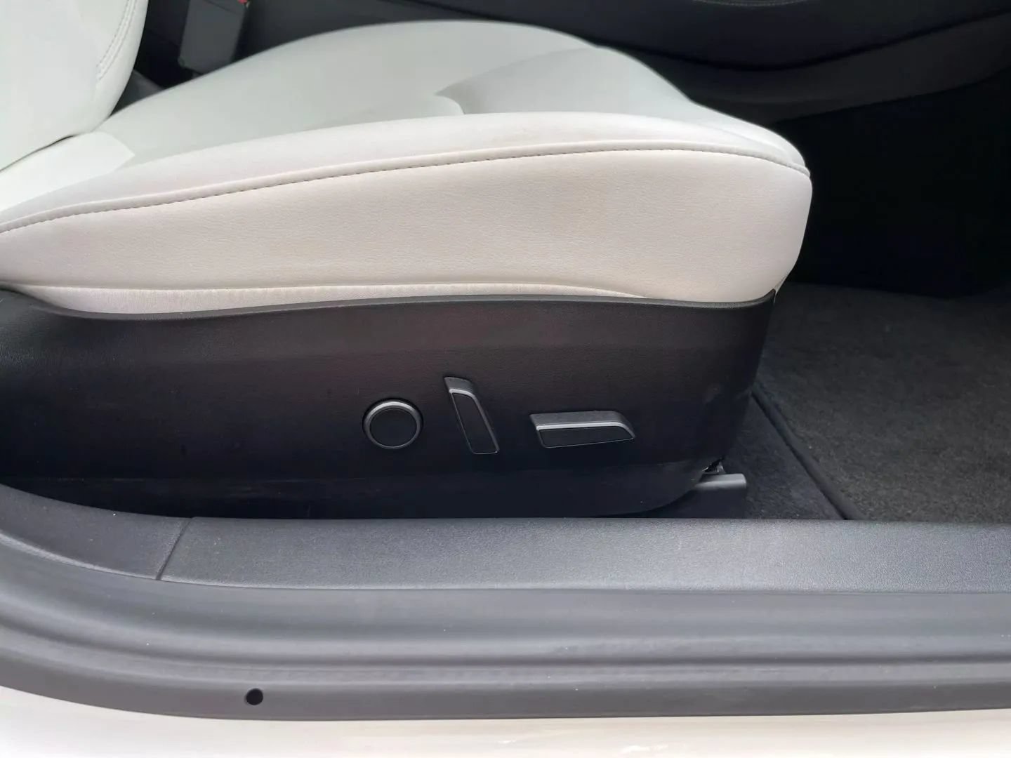 Used 2023 Tesla Model 3 Standard Range RWD image 33