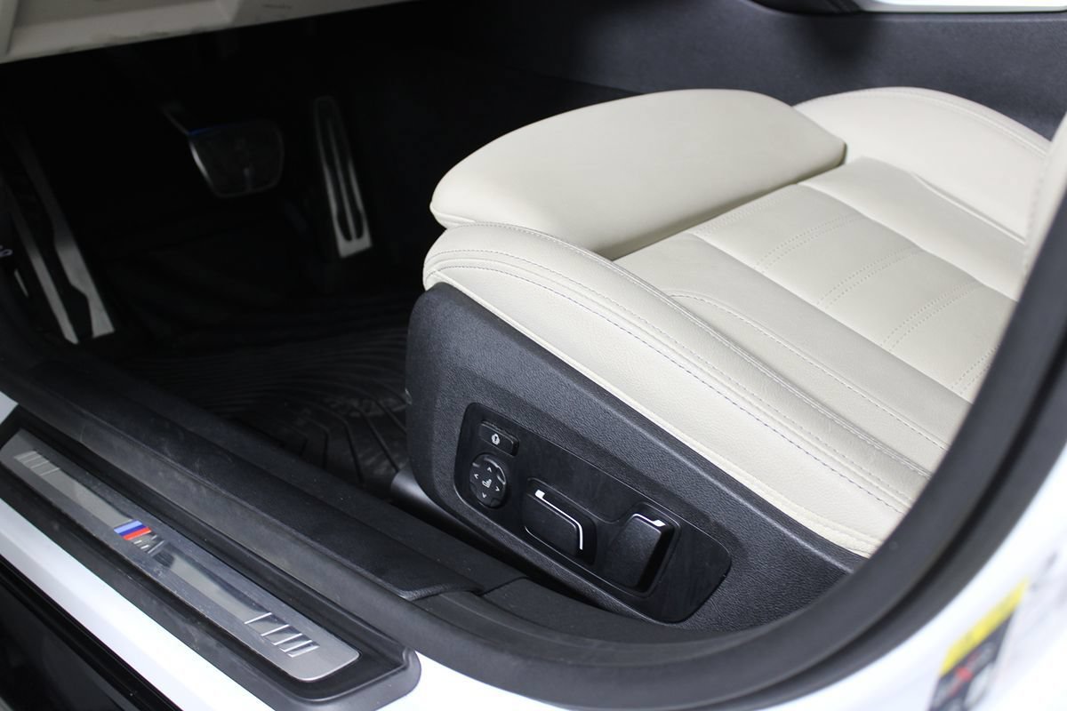Used 2024 BMW i4 eDrive40 w/ M Sport Package RWD image 9