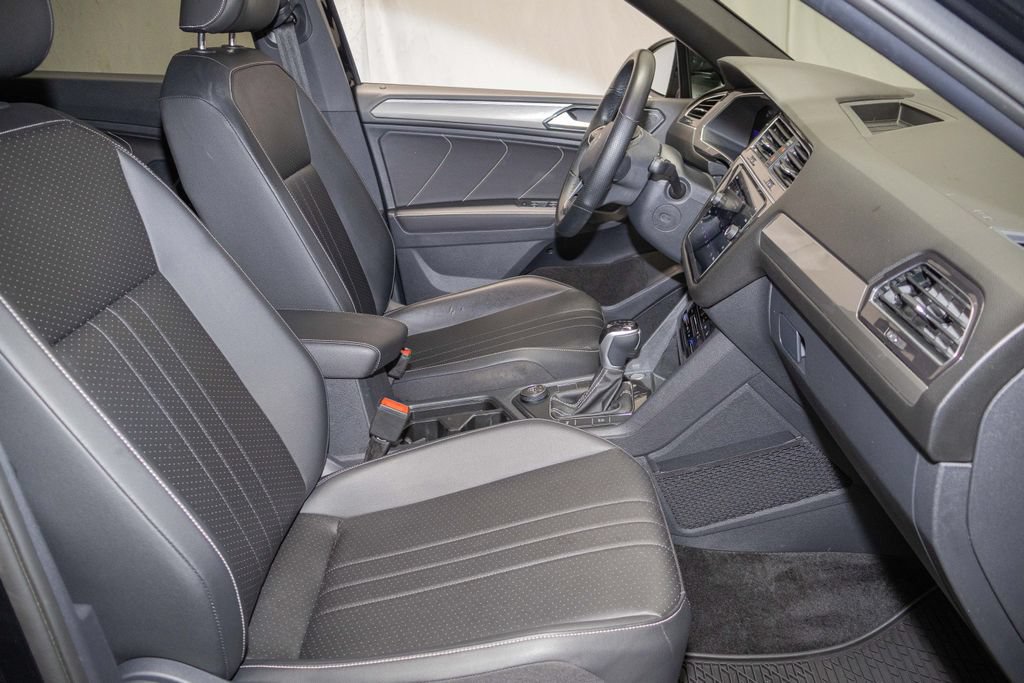 Used 2023 Volkswagen Tiguan SE R-Line AWD/4WD image 15
