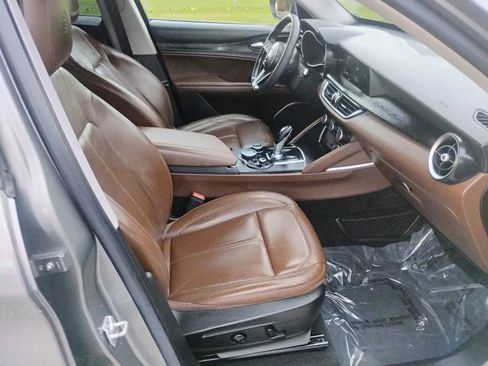 Used 2018 Alfa Romeo Stelvio AWD image 18