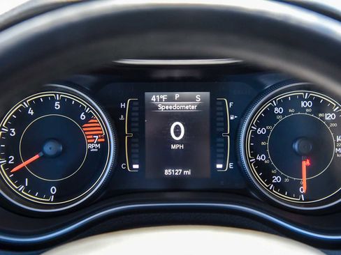 Certified 2019 Jeep Cherokee Latitude Plus image 16