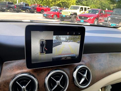 Used 2018 Mercedes-Benz GLA 250 4MATIC image 16