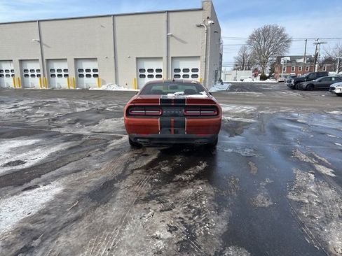 Used 2022 Dodge Challenger GT image 3