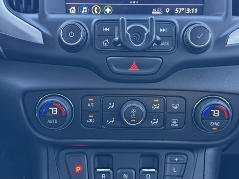 Used 2020 GMC Terrain SLT w/ Preferred Package image 18