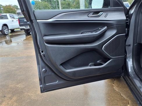 New 2025 Jeep Grand Cherokee Limited w/ Black Appearance Package image 21