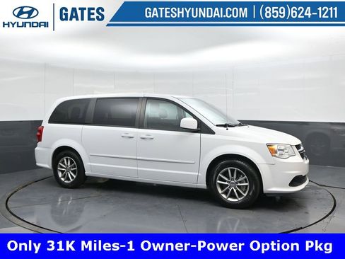 Used 2016 Dodge Grand Caravan SE image 1