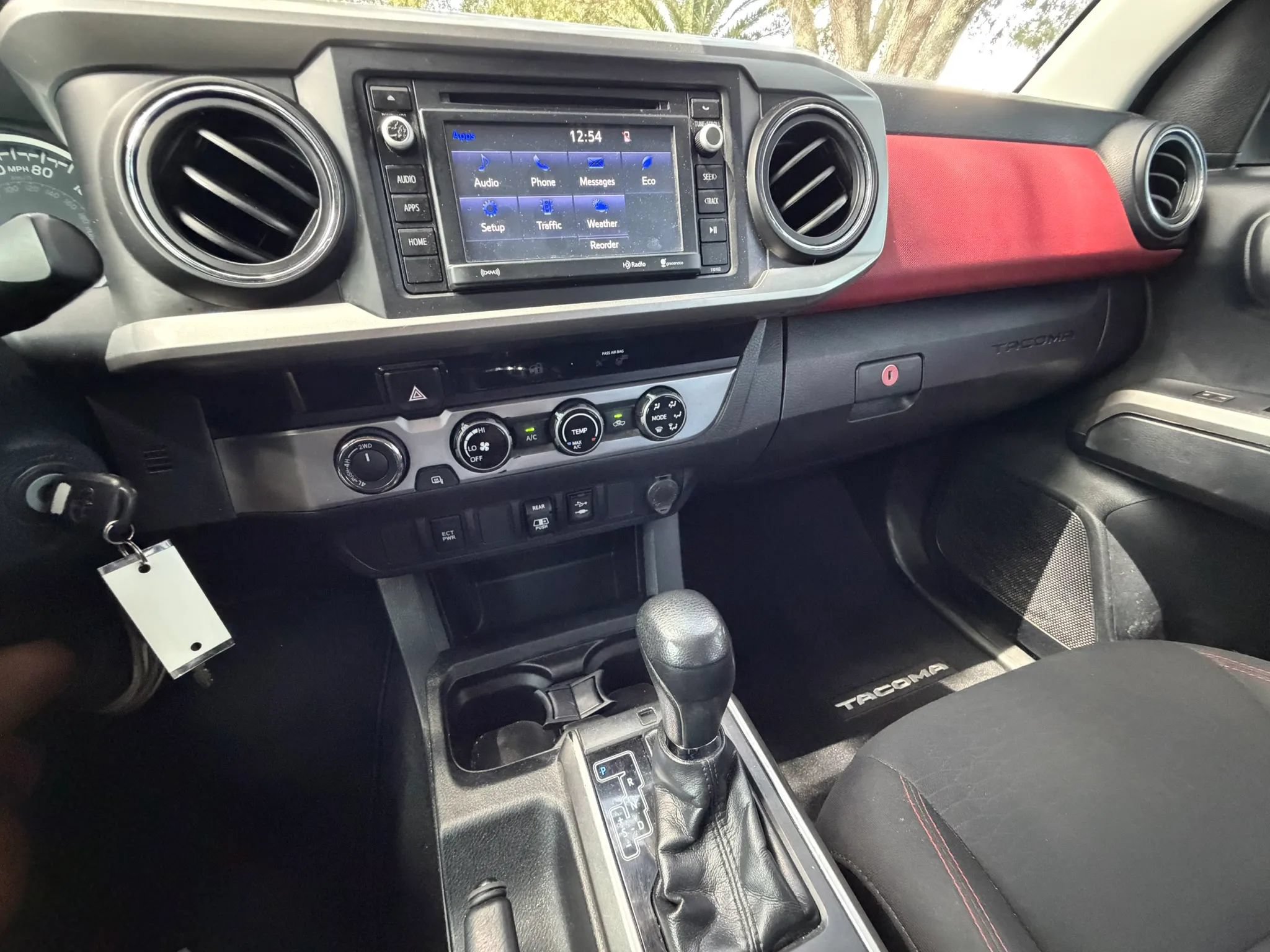 Used 2018 Toyota Tacoma SR5 AWD/4WD image 19