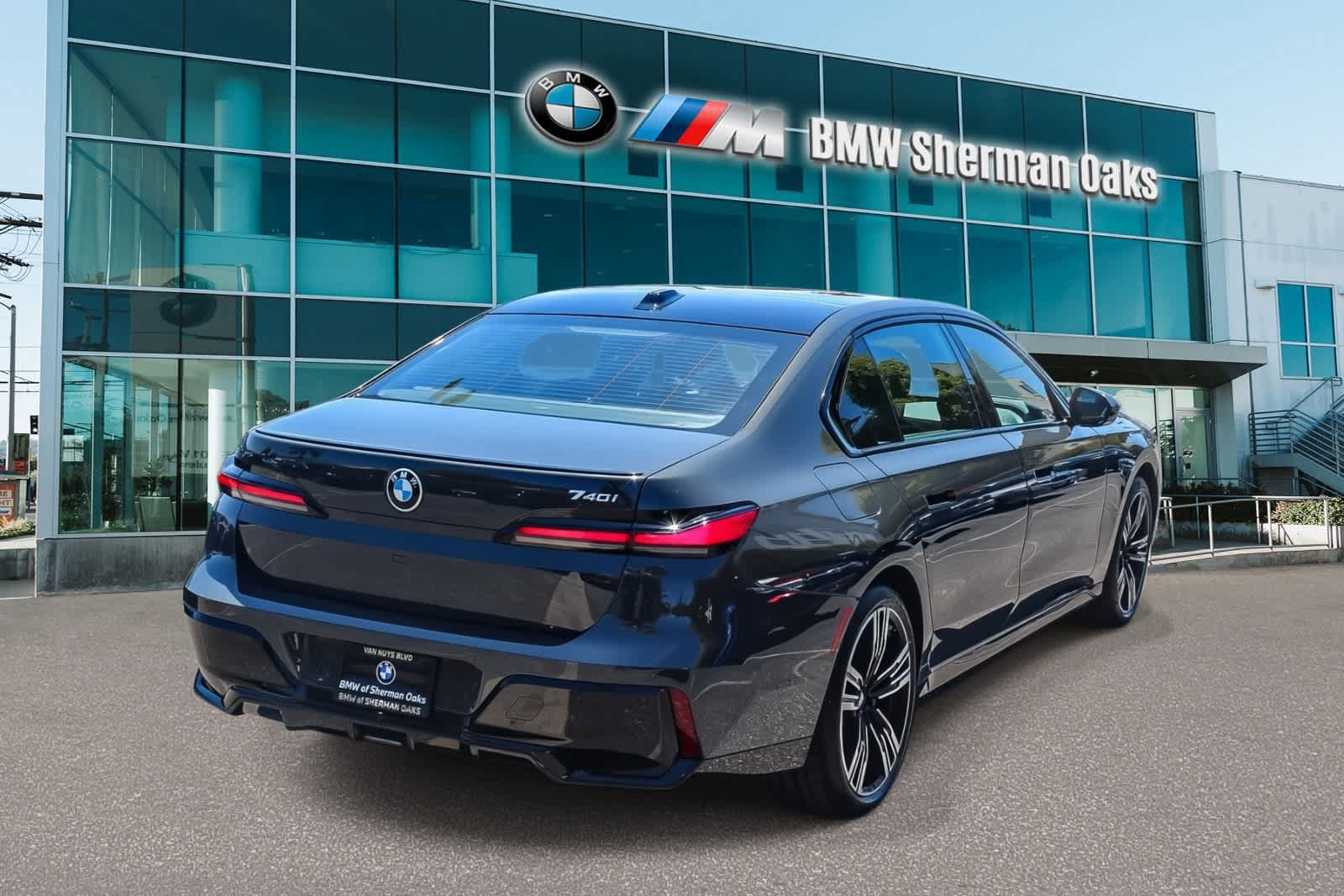 Used 2023 BMW 740i RWD image 4