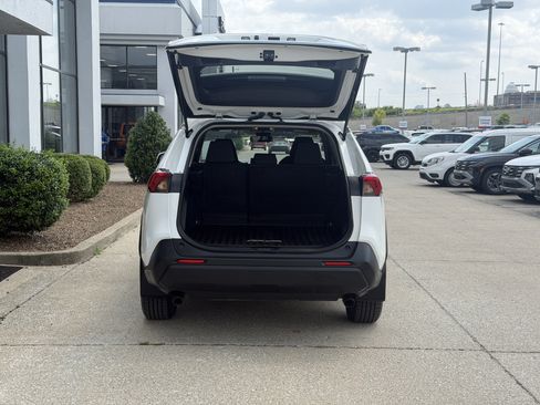 Used 2021 Toyota RAV4 LE AWD/4WD image 11