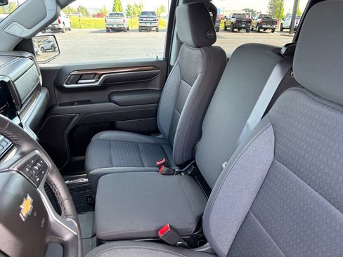 Used 2023 Chevrolet Silverado 1500 LT AWD/4WD image 33